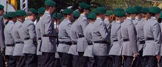 Redewendung Herkunft "Auf Tuchfühlung gehen"